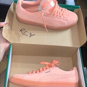 PEACHISH PINK PUMAS